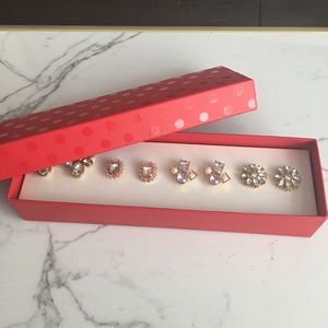 4 pairs of stud earrings